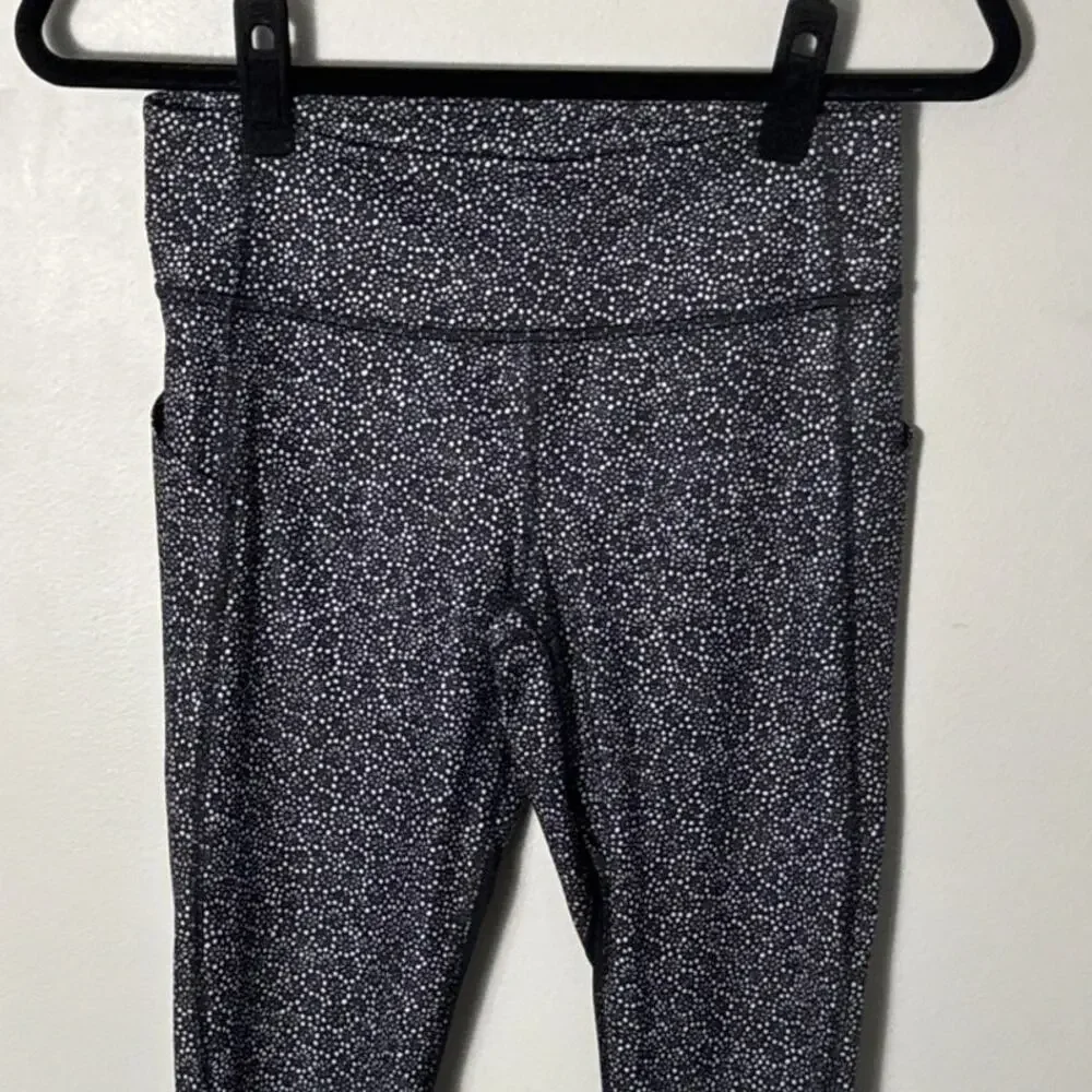 Lululemon Pace Rival Crop Freckle Flower Black‎ and White Print 22